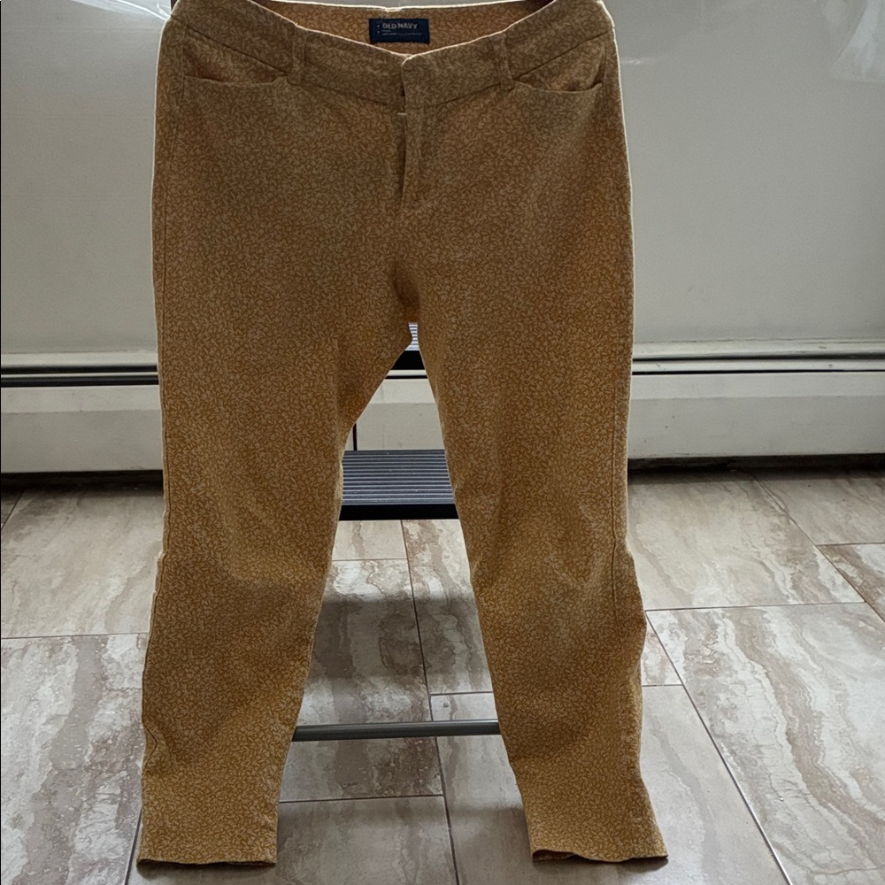 Old Navy Yellow and White Pixie Pants